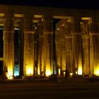 Tempelanlagen bei Nacht